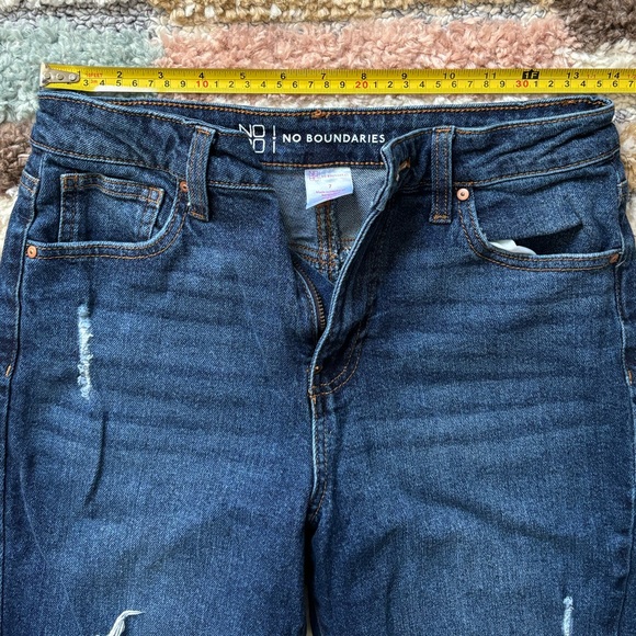 Women’s size 7 NoBoundaries Flare Leg High Waist Jeans - Picture 2 of 4